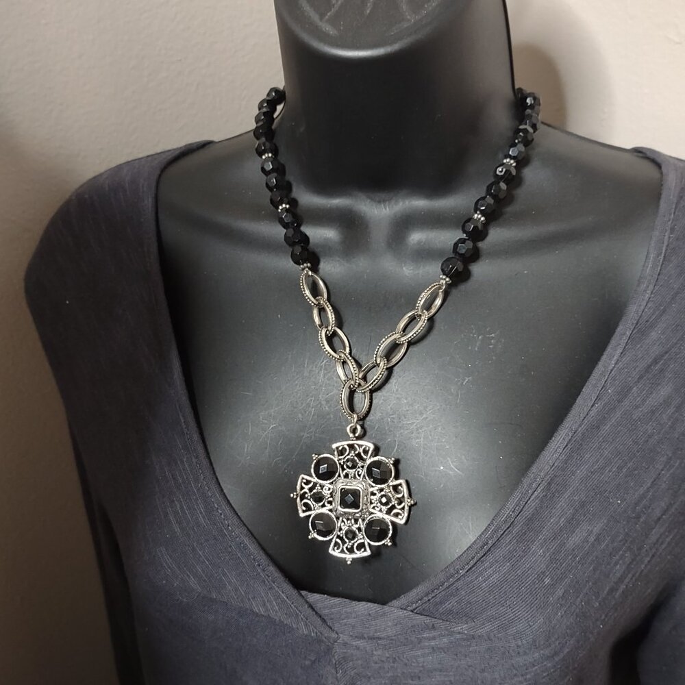 20.5 Inch Black Plastic Beaded George Pendant Necklace